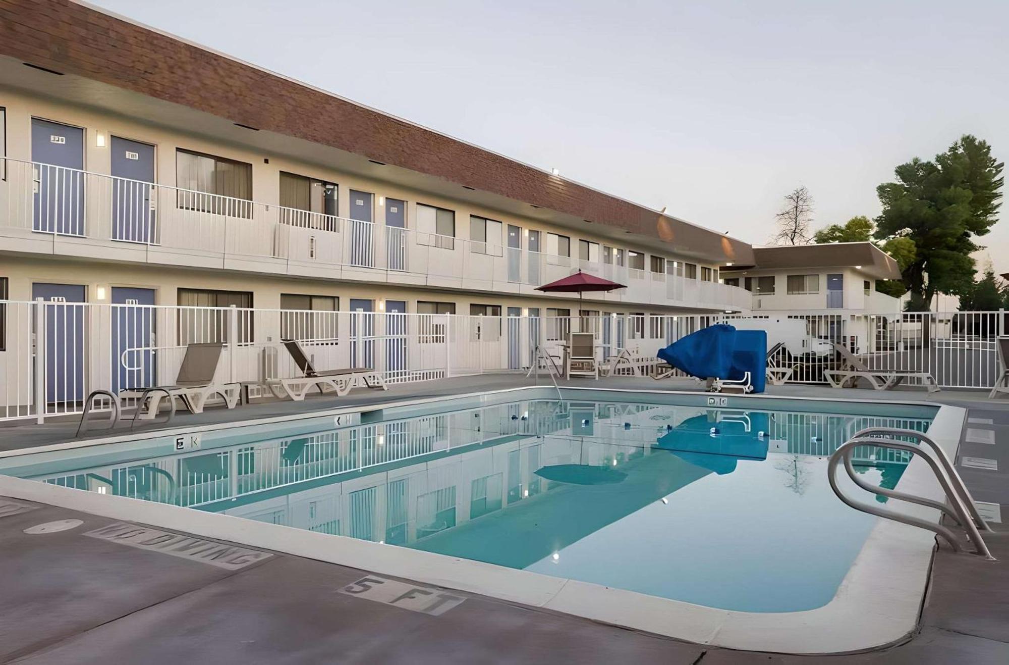 Park Inn By Radisson, Turlock Ngoại thất bức ảnh